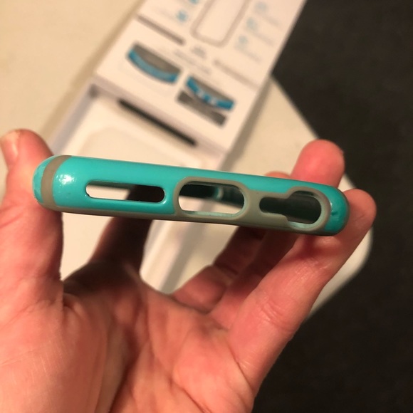 Speck case for iPhone 8 - Picture 5 of 7